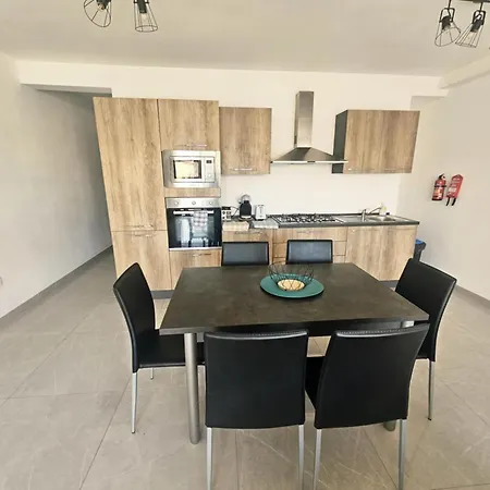 Spacious Deluxe 2 Bedroom, 3 Bathroom Prime Location Sliema