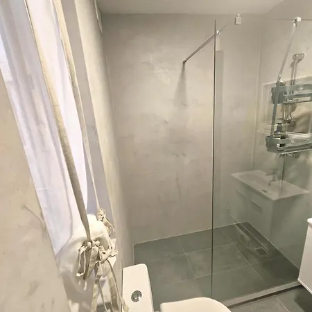 Spacious Deluxe 2 Bedroom, 3 Bathroom Prime Location *