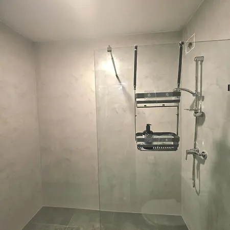 Spacious Deluxe 2 Bedroom, 3 Bathroom Prime Location