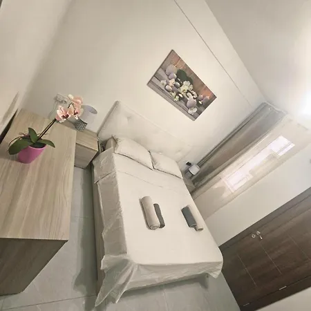 Spacious Deluxe 2 Bedroom, 3 Bathroom Prime Location *