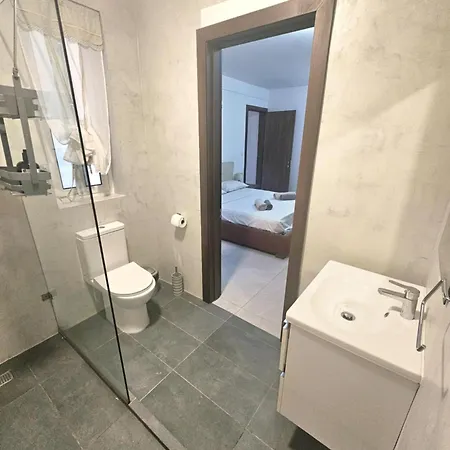 Spacious Deluxe 2 Bedroom, 3 Bathroom Prime Location * Sliema