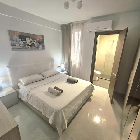 Spacious Deluxe 2 Bedroom, 3 Bathroom Prime Location * Sliema