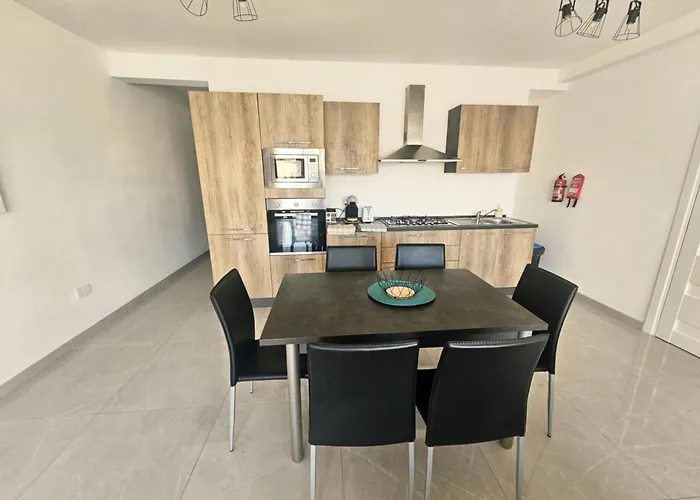 Spacious Deluxe 2 Bedroom, 3 Bathroom Prime Location Sliema