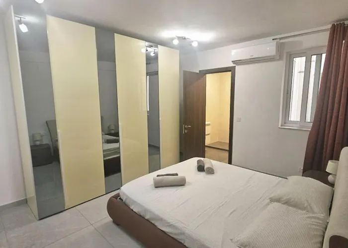 Spacious Deluxe 2 Bedroom, 3 Bathroom Prime Location Sliema