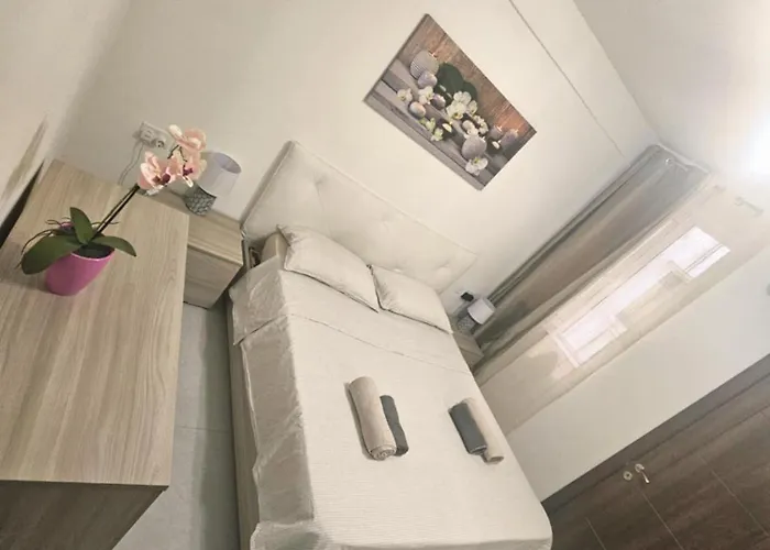 Spacious Deluxe 2 Bedroom, 3 Bathroom Prime Location *