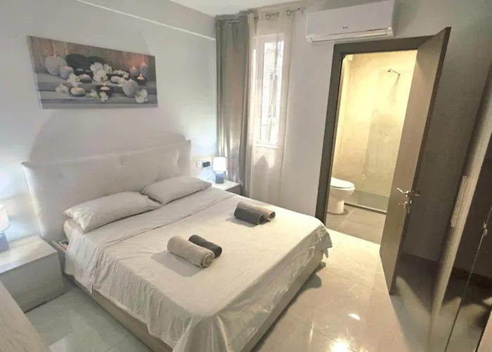 Spacious Deluxe 2 Bedroom, 3 Bathroom Prime Location * Sliema